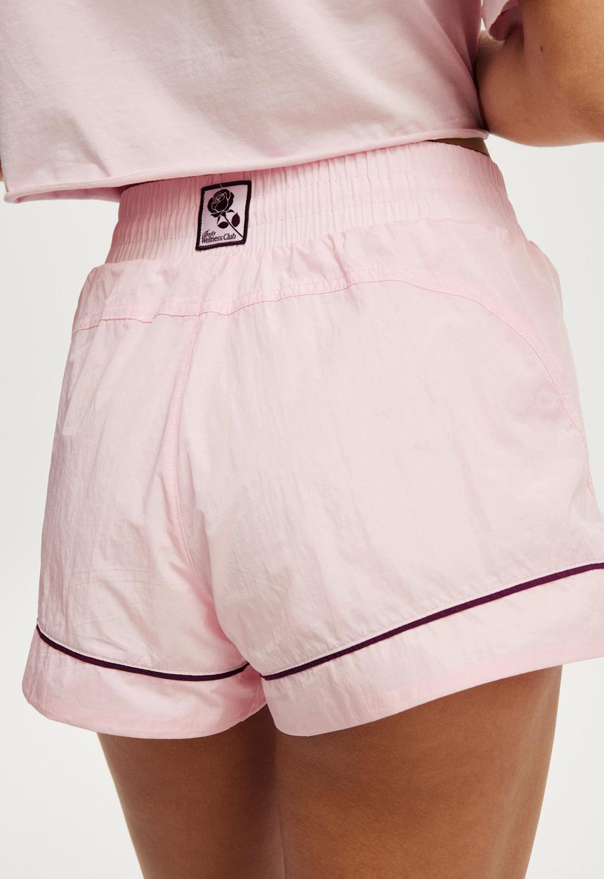 Cotton On - Woven Wellness Club Short - Cherry Dream
