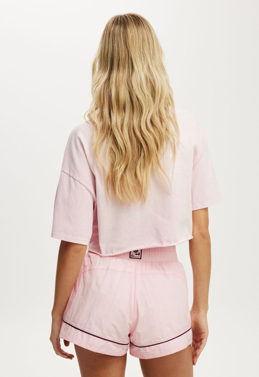 Cotton On - Woven Wellness Club Short - Cherry Dream