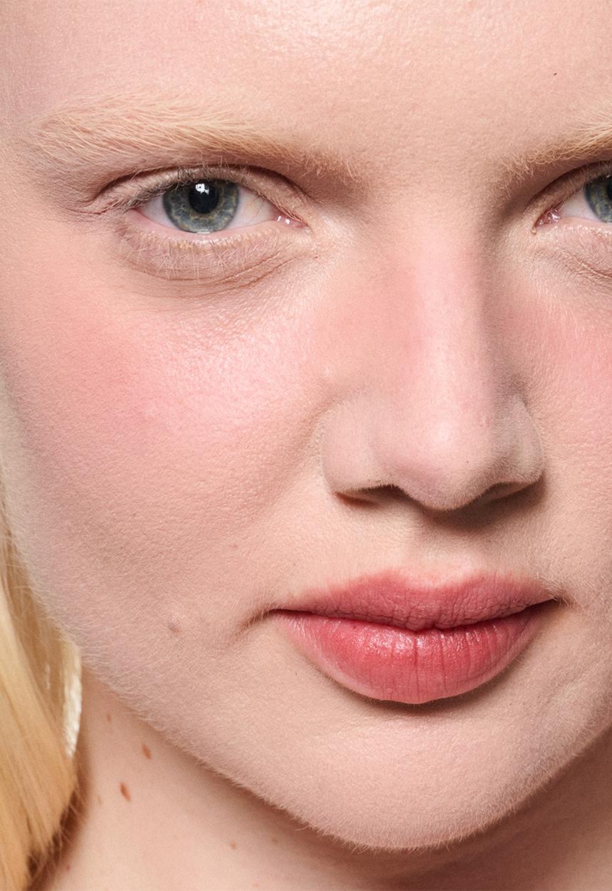 MAC - Powder Kiss Lip + Cheek Mousse - Fashion Emergency