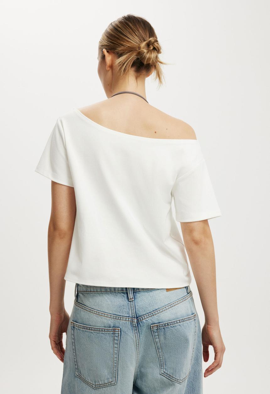 Cotton On - The sporty off shoulder graphic tee - 94/vintage white