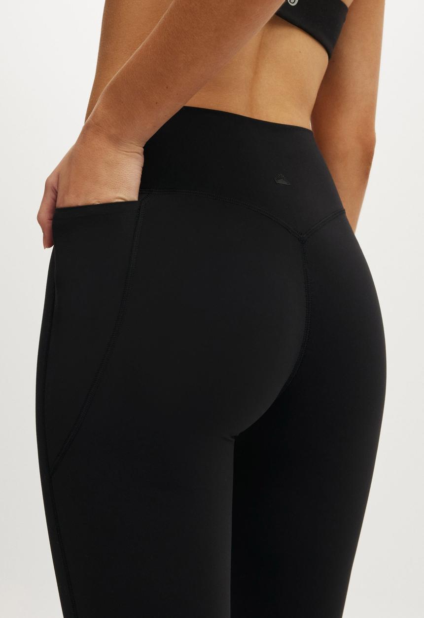 Cotton On - Ultra Luxe Invisble Scrunch Flare - Black