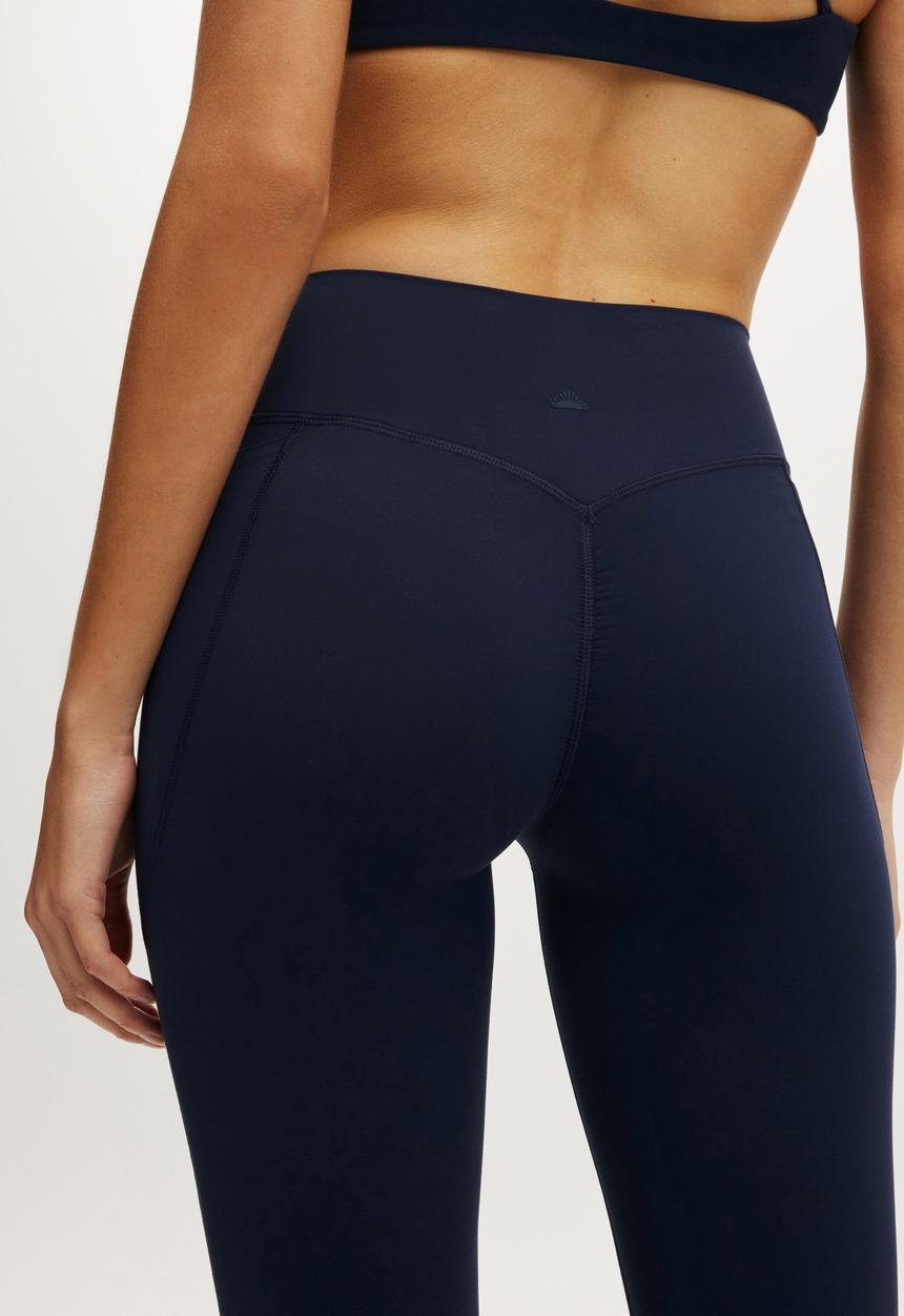Cotton On - Ultra Luxe Invisble Scrunch Flare - Prep Sport Navy