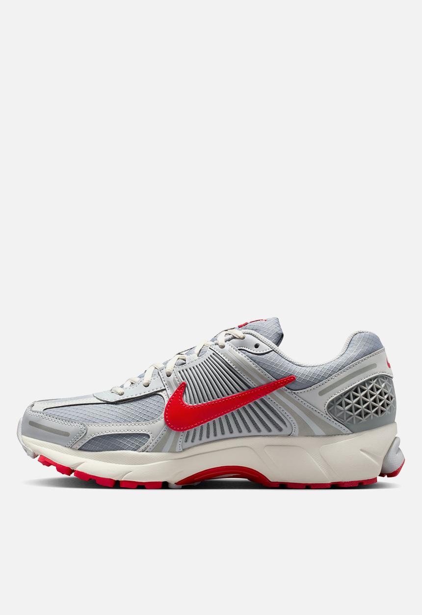 Nike - NIKE ZOOM VOMERO 5 SE