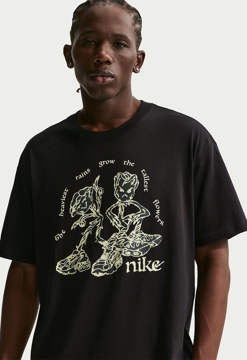 Nike - NSW Tall Flowers Tee- Black