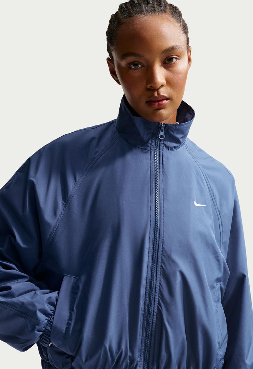 W Nsw Clssc Uv Track Jkt - Mystic Navy/Sail