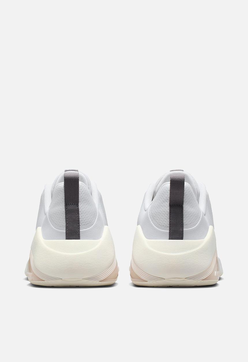 Nike - Nike Bella 7