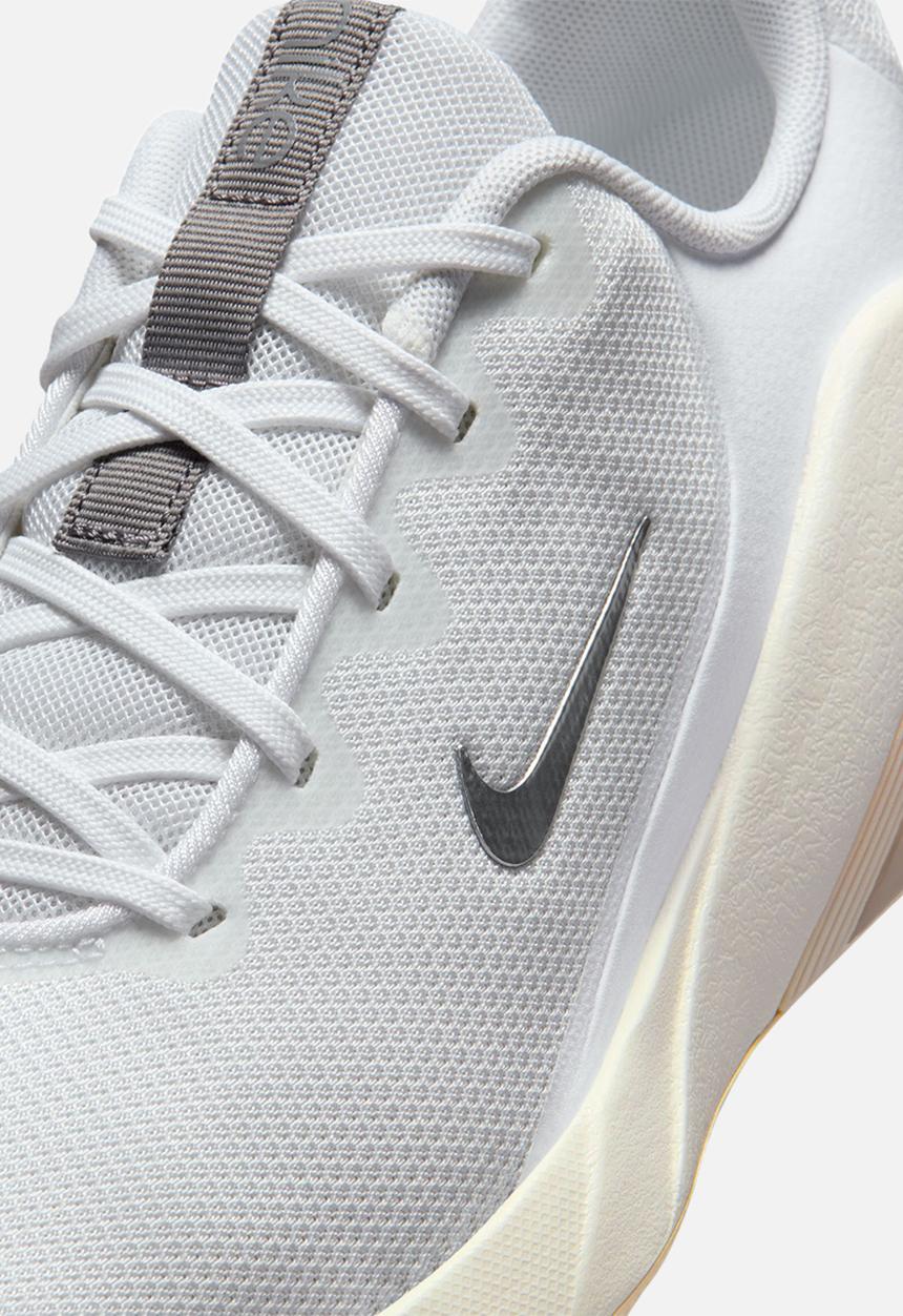 Nike - Nike Bella 7