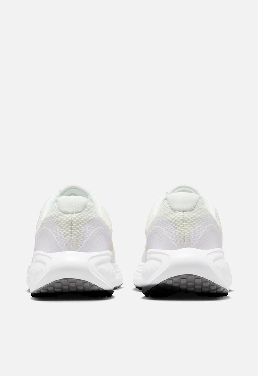 Nike - Nike Revolution 8