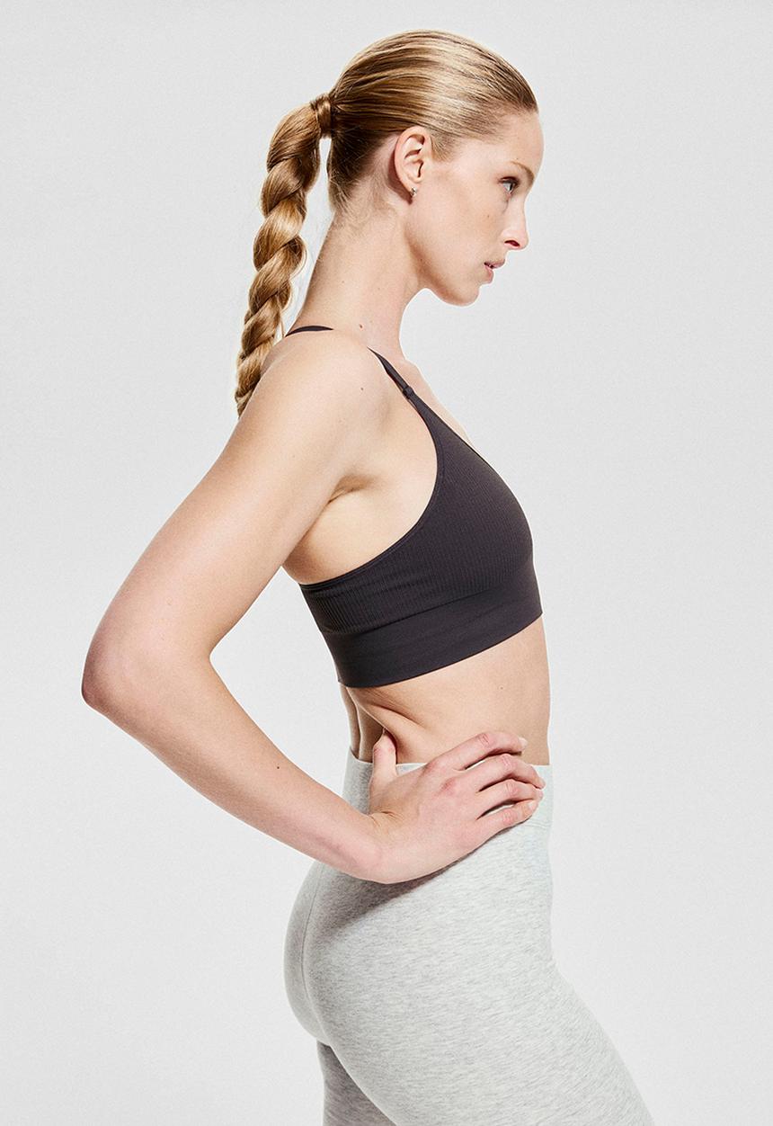 H&M - Seamless medium support sports bra with drymove™ - truffle grey