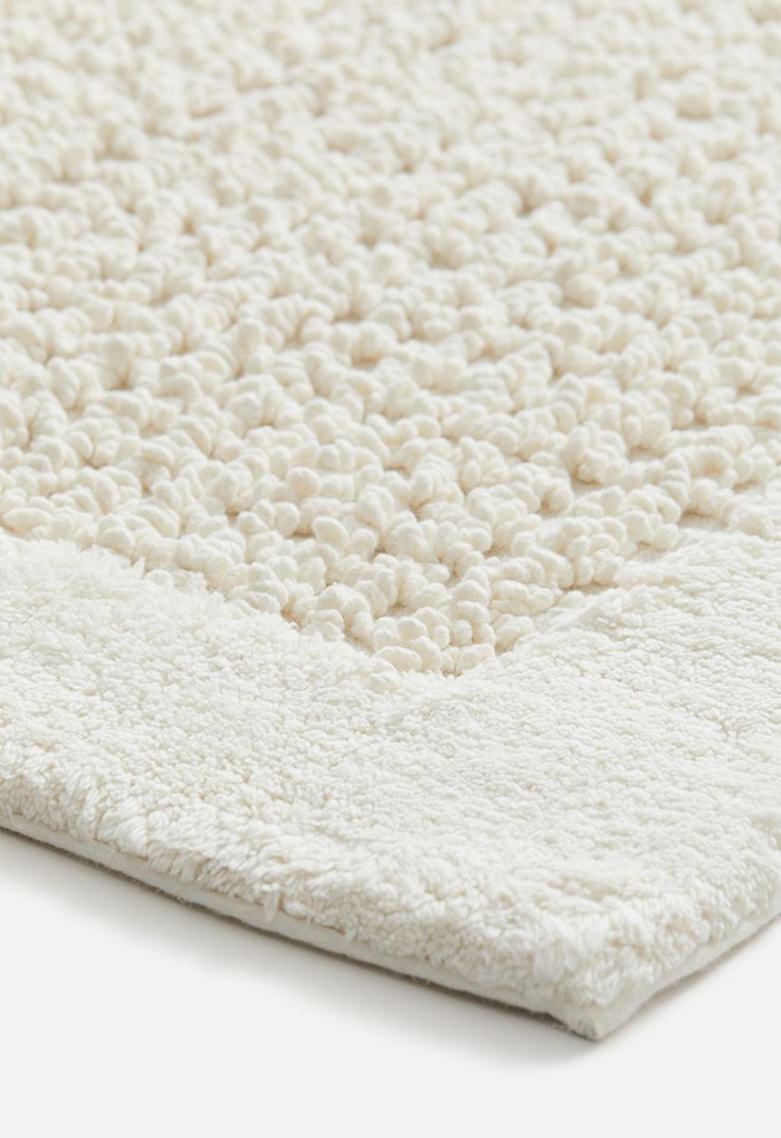 H&M - Tufted cotton bath mat - white