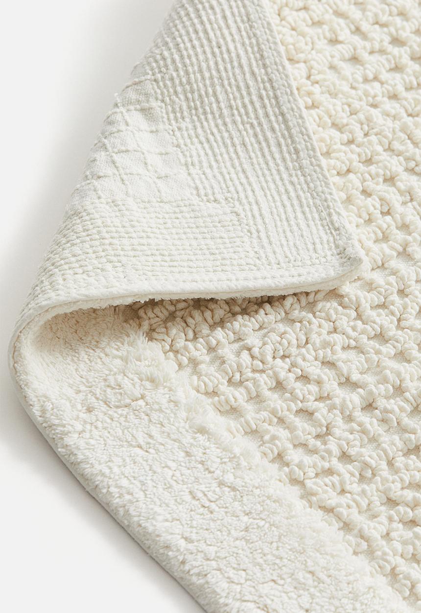 H&M - Tufted cotton bath mat - white