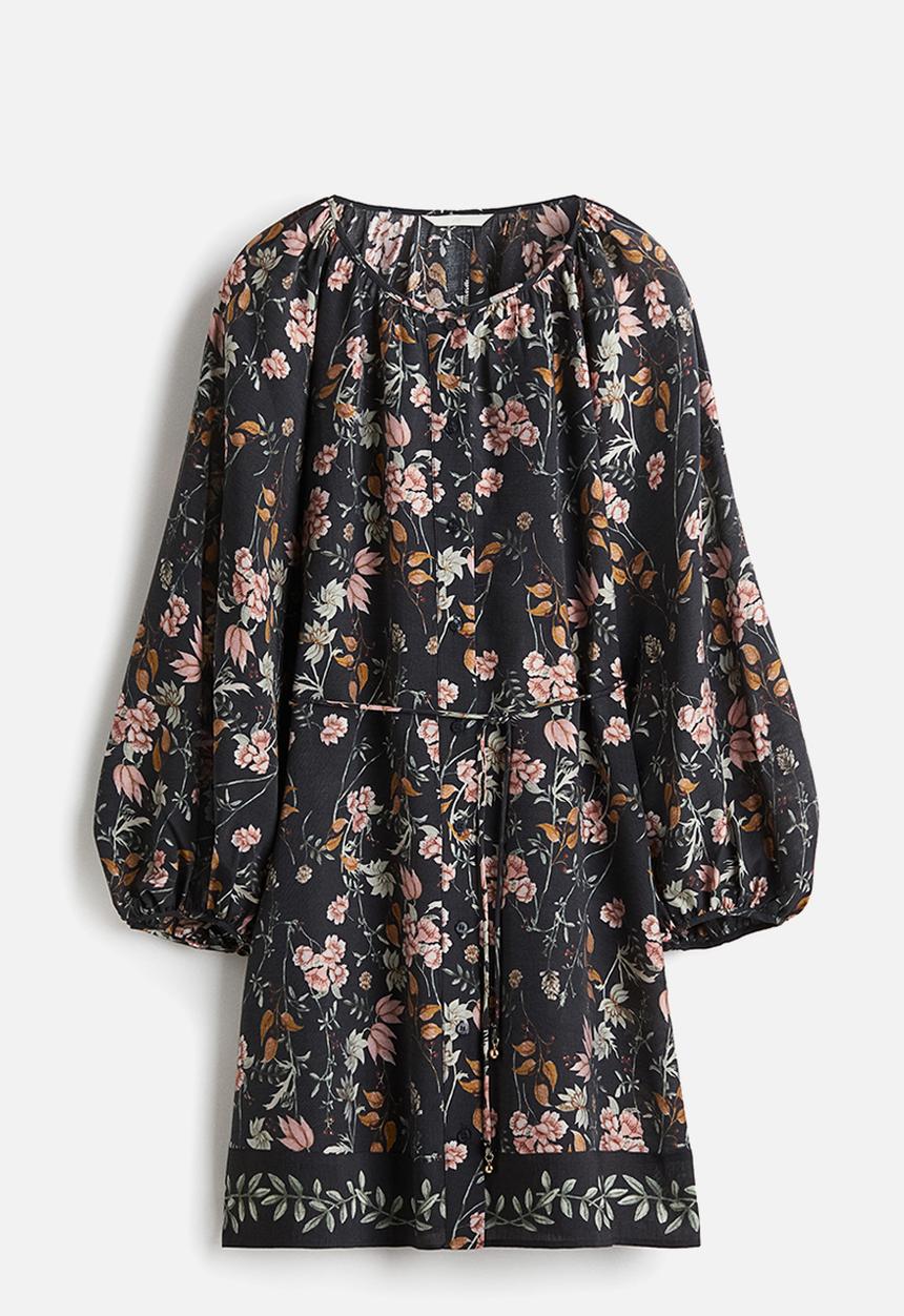 H&M - Oversized tie-belt dress - black floral 