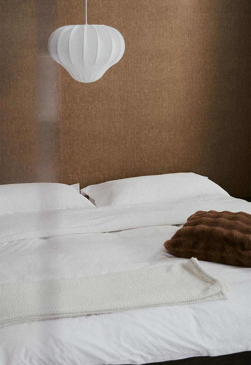 H&M - Fluffy cushion cover - brown