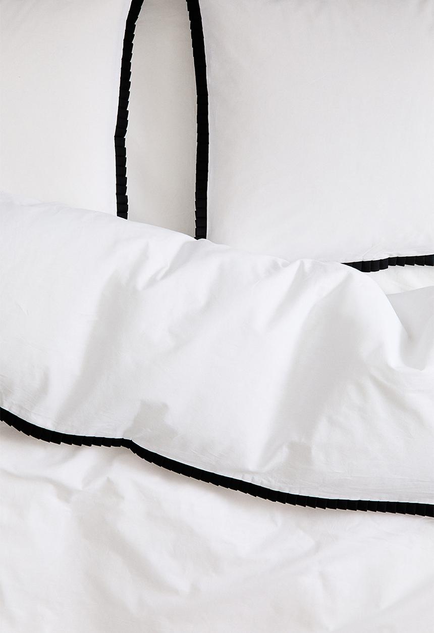 H&M - Pleated double/king duvet cover set - white