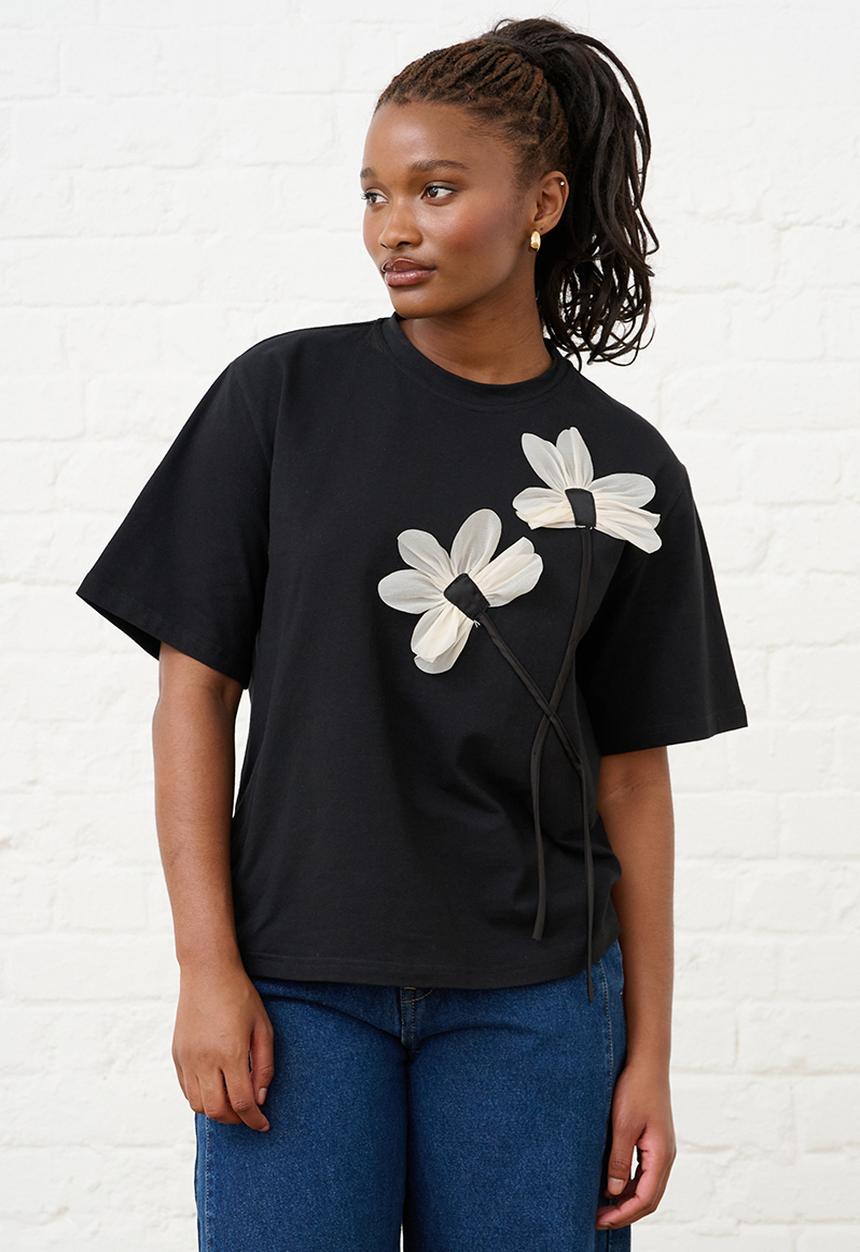 Me&B - Ultimate Tee with 3D Flowers - Black