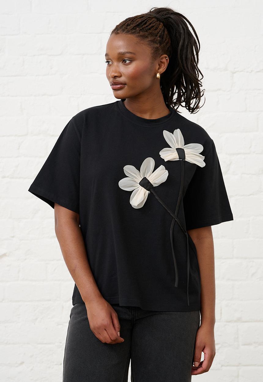 Me&B - Ultimate Tee with 3D Flowers - Black