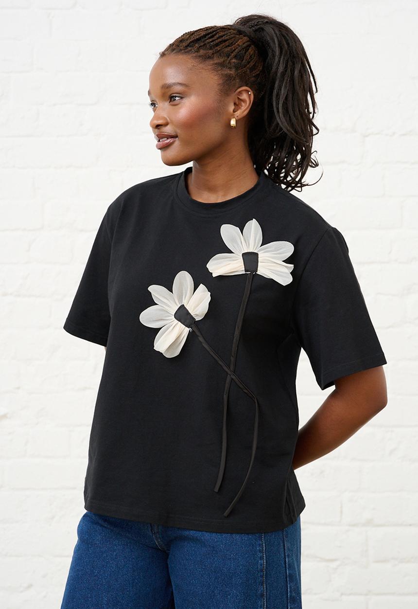 Me&B - Ultimate Tee with 3D Flowers - Black