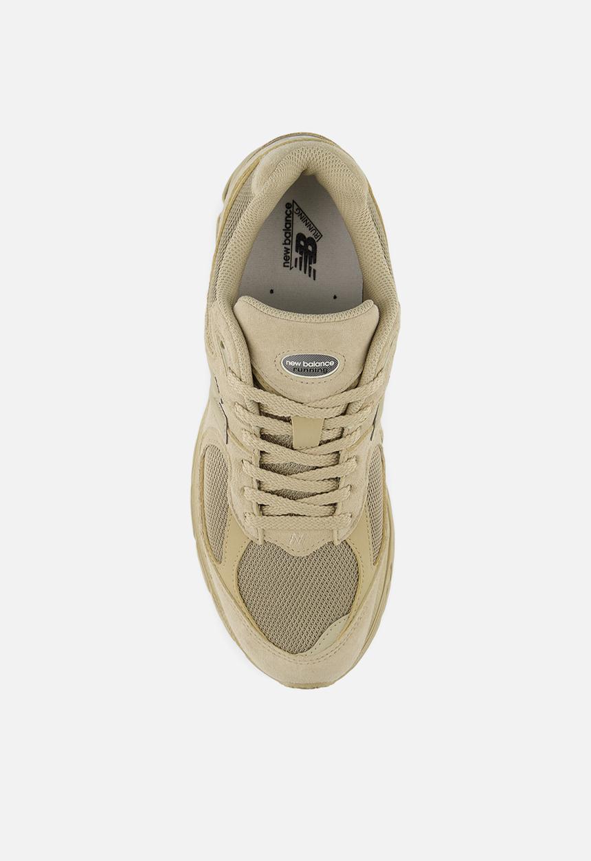 New Balance  - 2002R