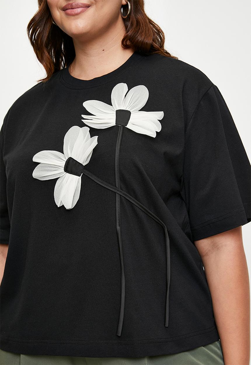 Me&B - Plus Ultimate Tee with 3D Flowers - Black