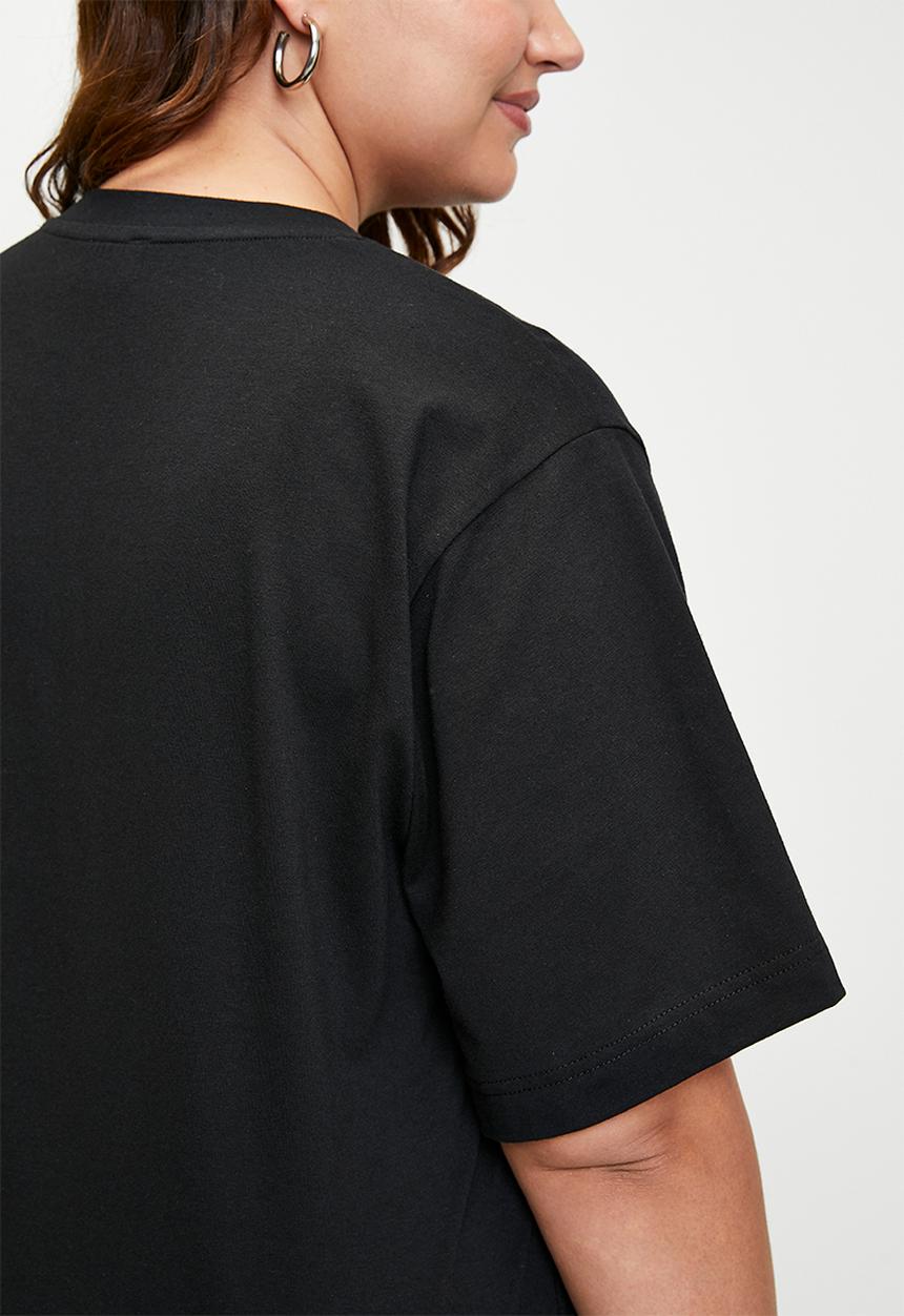 Me&B - Plus Ultimate Tee with 3D Flowers - Black