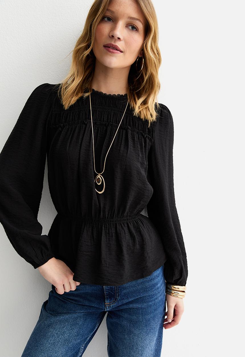 Vde shelly shirred crew neck blouse - black