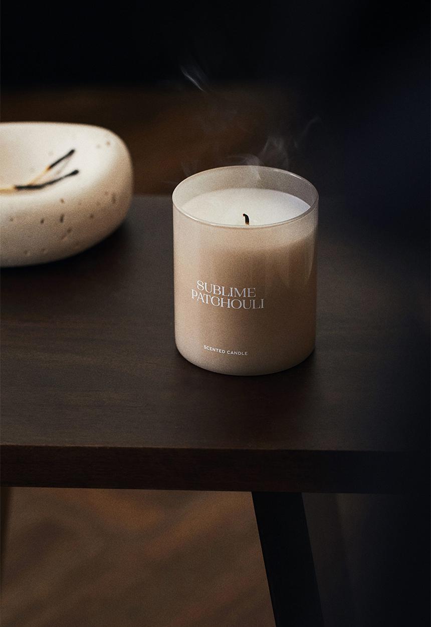H&M - Scented candle in a glass holder - beige