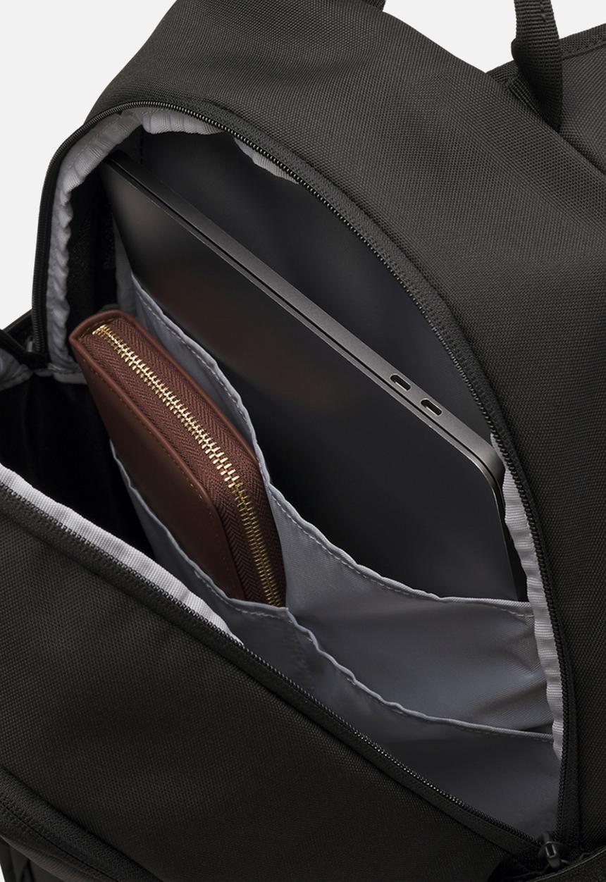 Under Armour - Hustle Sport 6.0 Backpack - Black/Metallic Silver