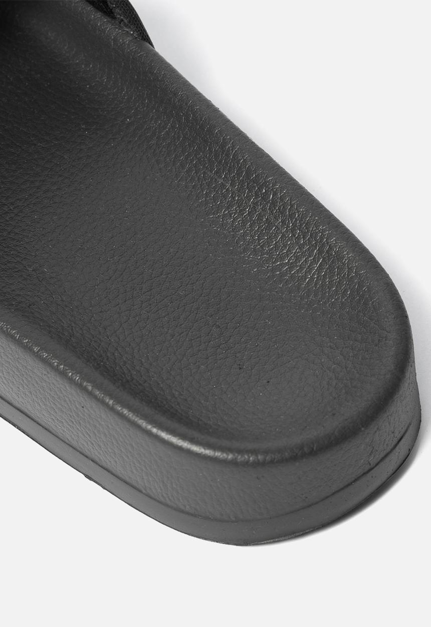 S.P.C.C - Dermott Slider   - Carbon