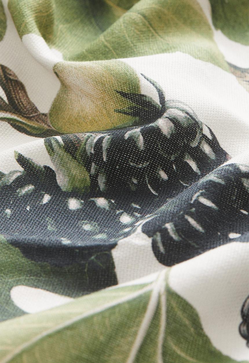 H&M - Water-repellent tablecloth - white/fruit and leaf pattern 