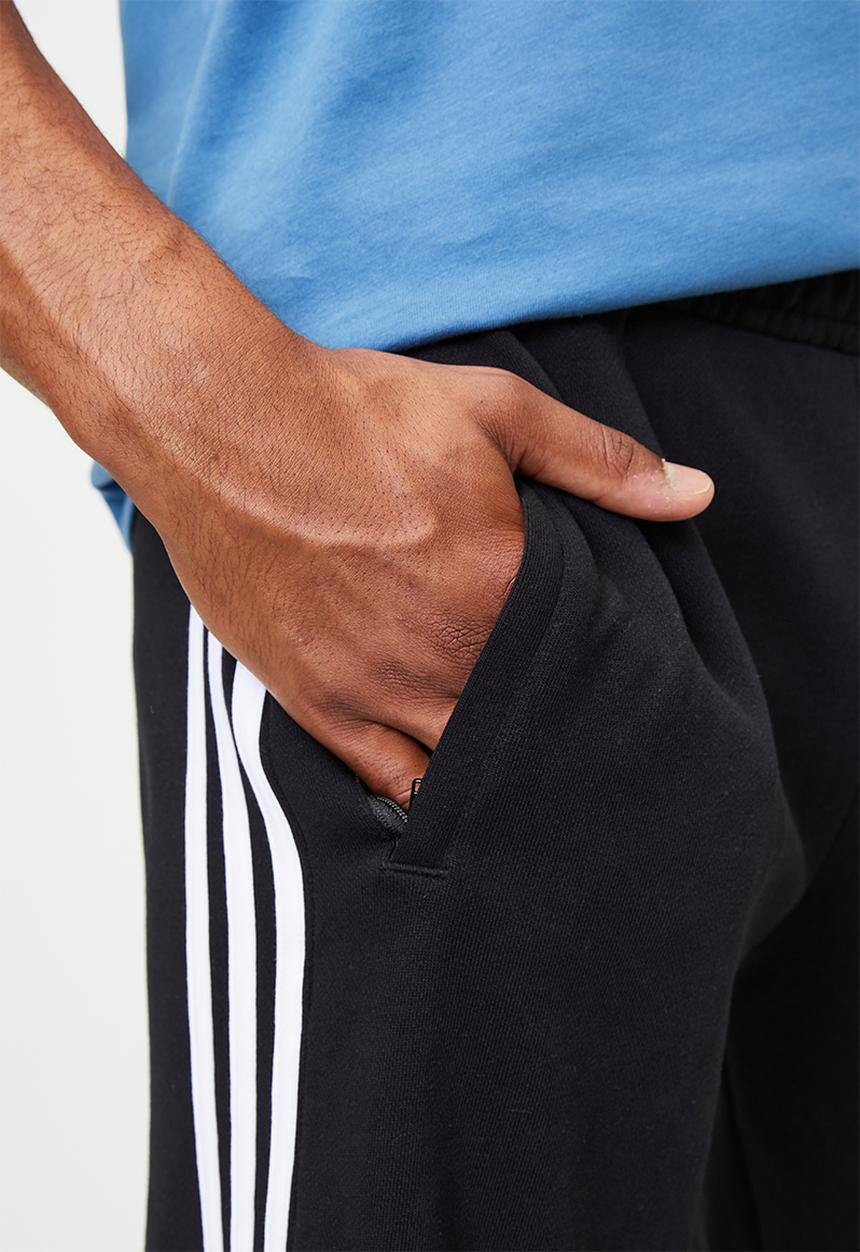 adidas Originals - 3-STRIPE  Short . - Black