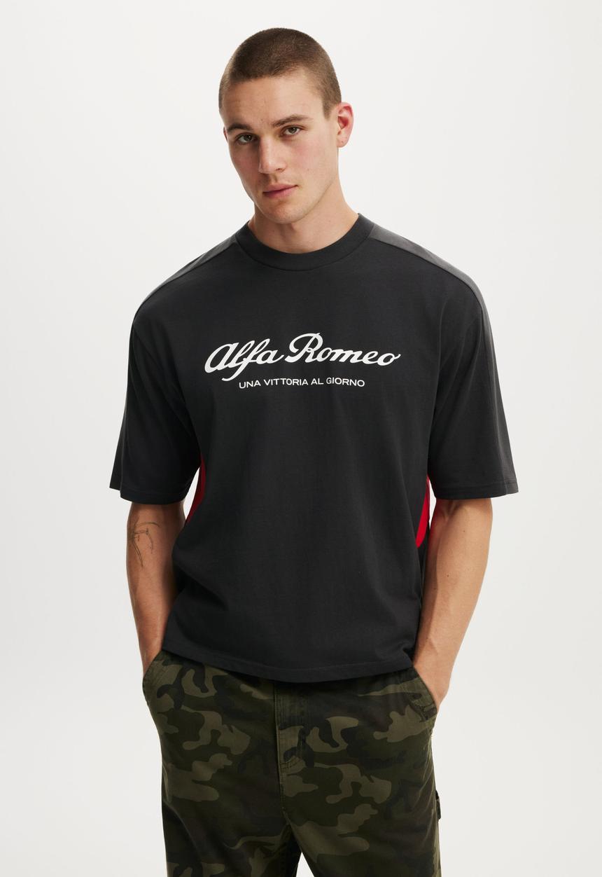 Cotton On - Cropped Fit Alfa Romeo T-Shirt - Lcn Alf Washed Black / Panel