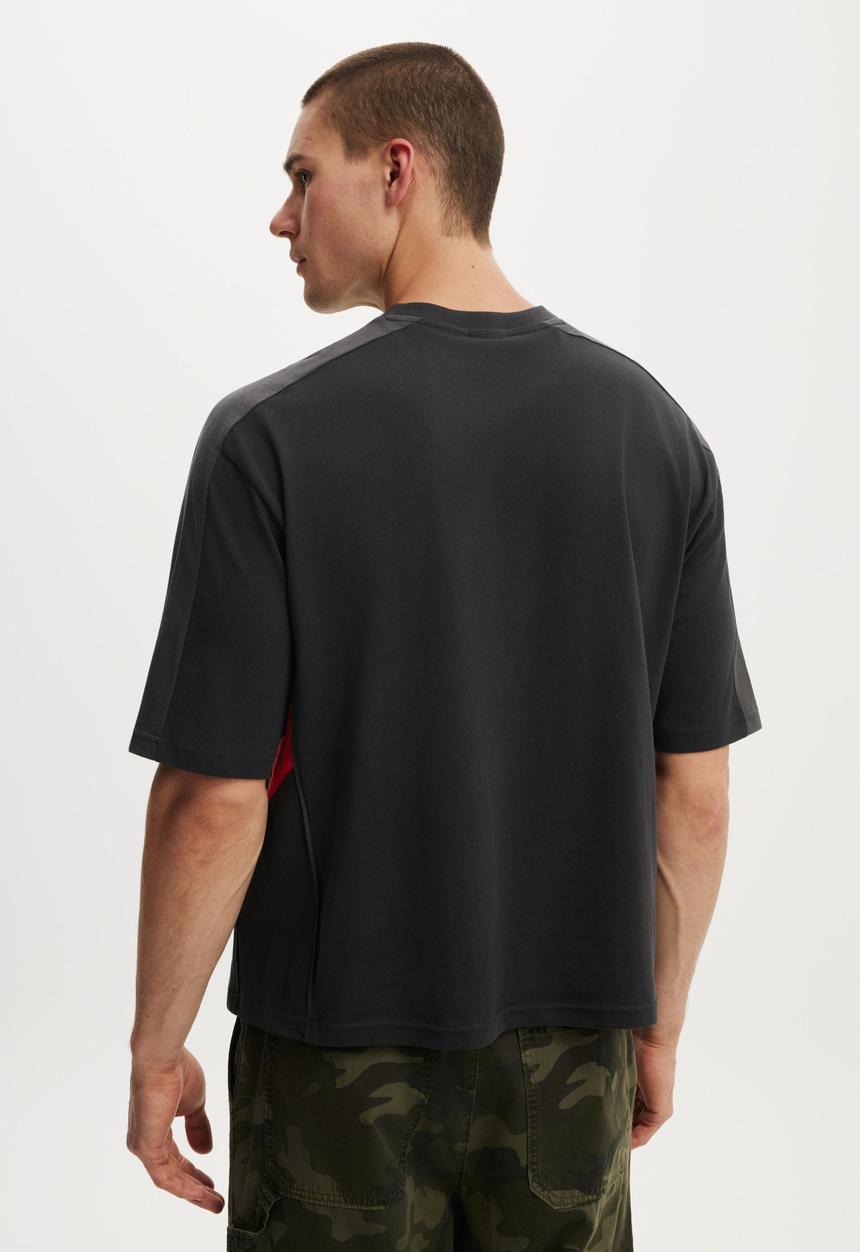Cotton On - Cropped Fit Alfa Romeo T-Shirt - Lcn Alf Washed Black / Panel