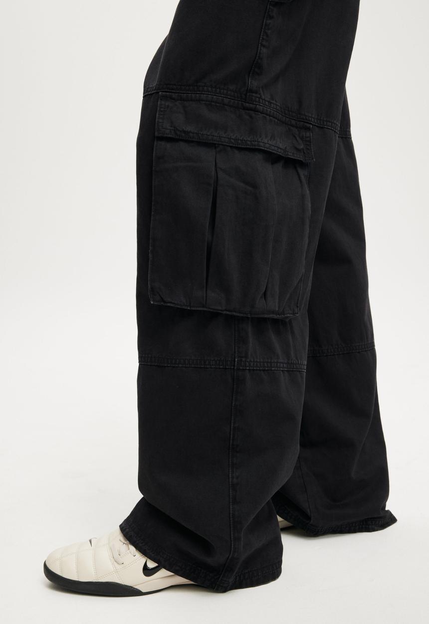 Cotton On - Super Baggy Cargo Pant - Black