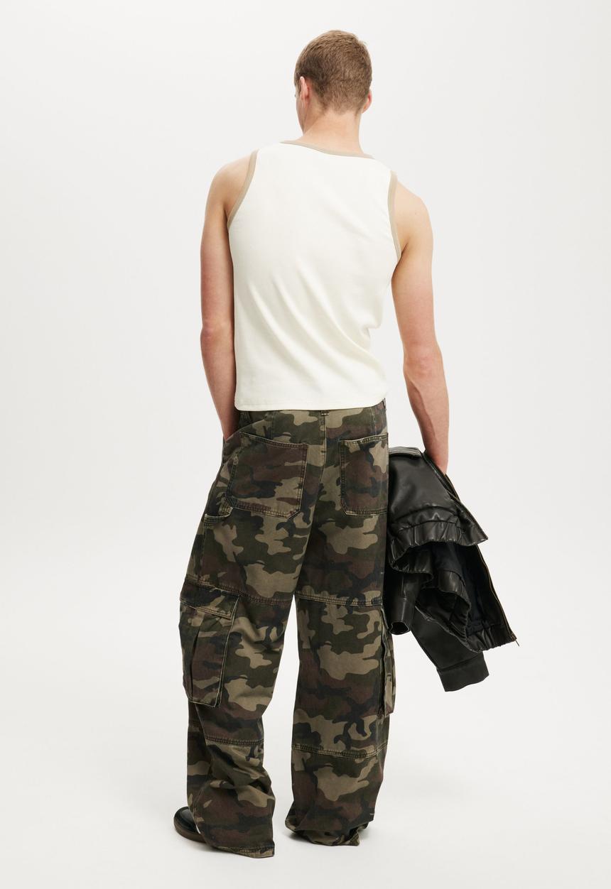 Cotton On - Super Baggy Cargo Pant - Camo