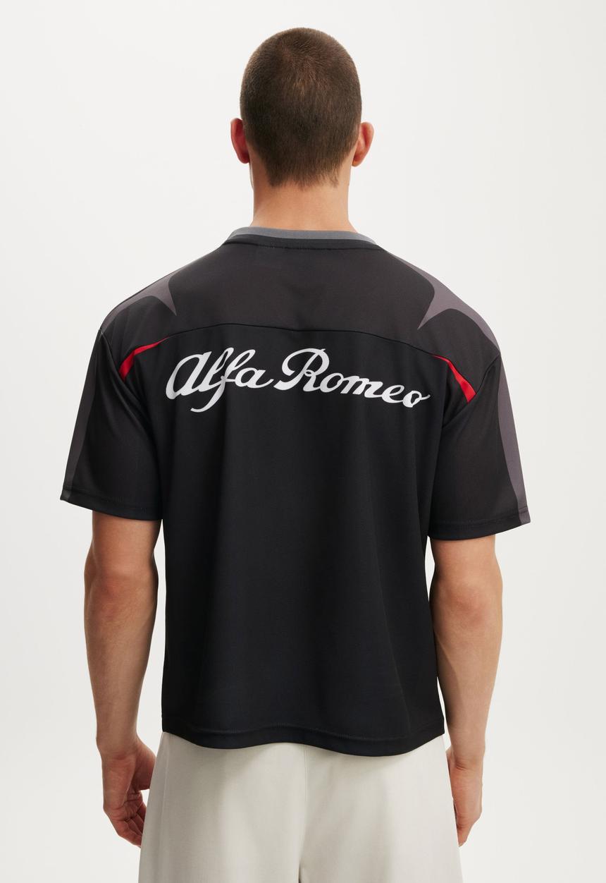 Cotton On - Alfa Romeo Football Jersey - Lcn Alf Black / Alfa Romeo - Crest Panel