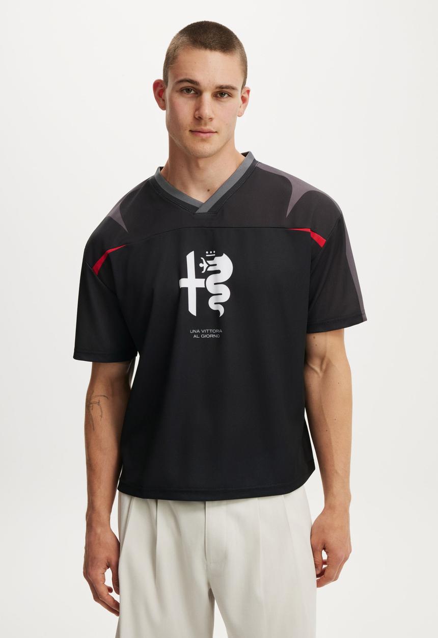 Cotton On - Alfa Romeo Football Jersey - Lcn Alf Black / Alfa Romeo - Crest Panel