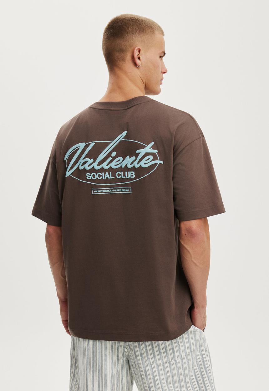 Cotton On - Box Fit Text T-shirt - Washed Chocolate/Valiente Club