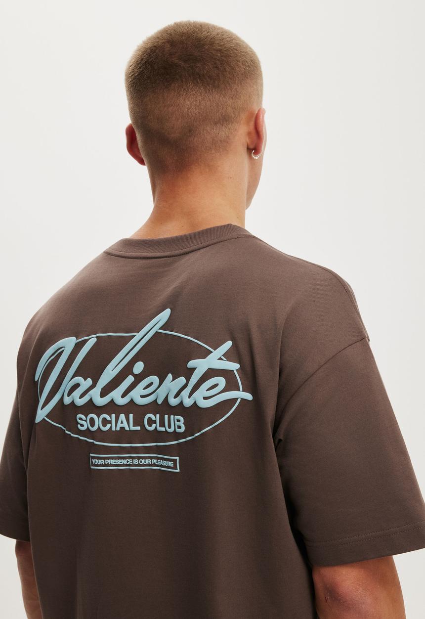 Cotton On - Box Fit Text T-shirt - Washed Chocolate/Valiente Club