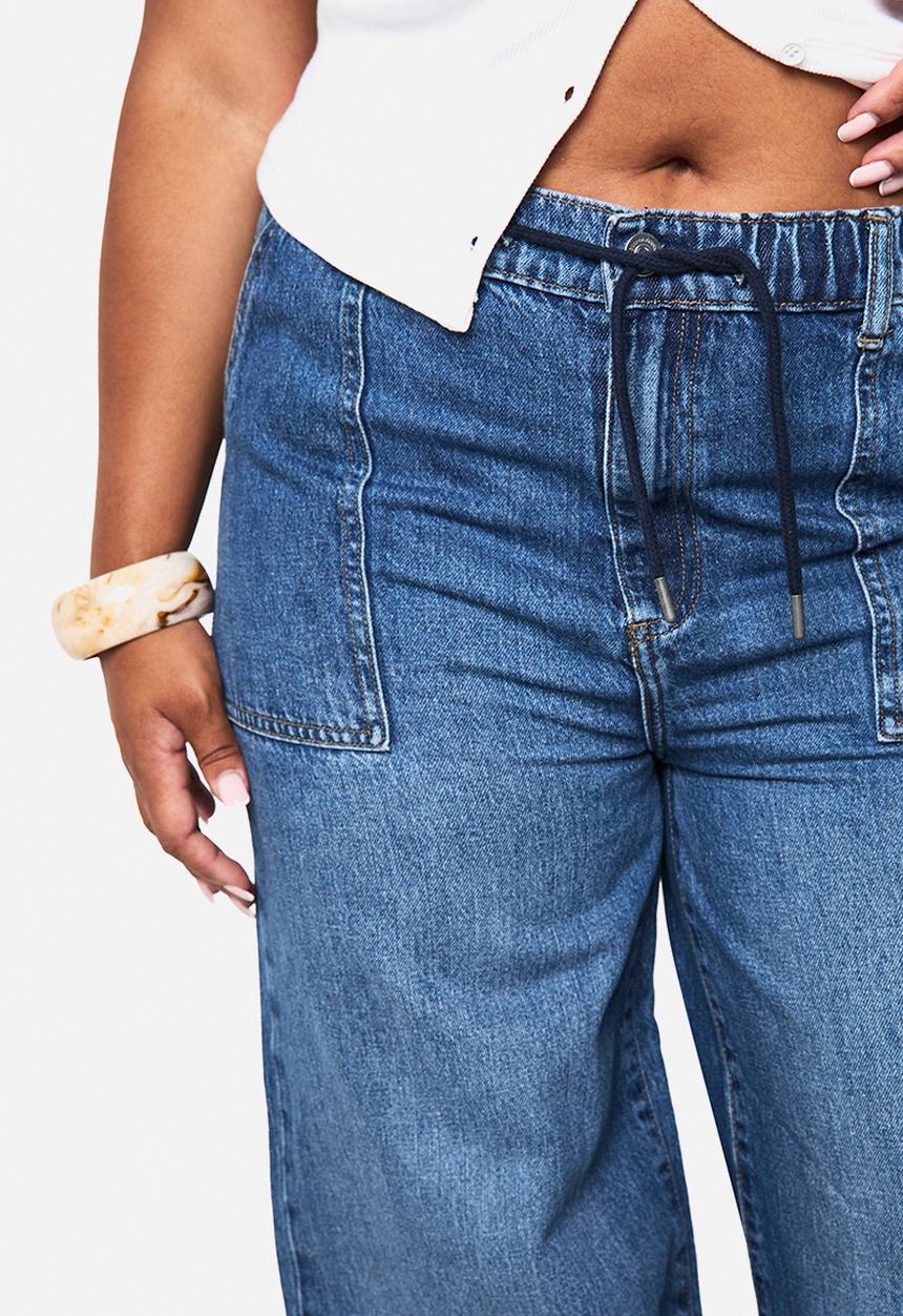 boohoo - Plus elasticated waistband wide leg jeans - mid blue