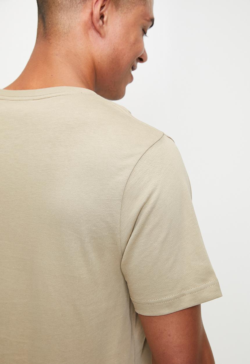 adidas Originals - ESS TEE  - WONDER CARGO