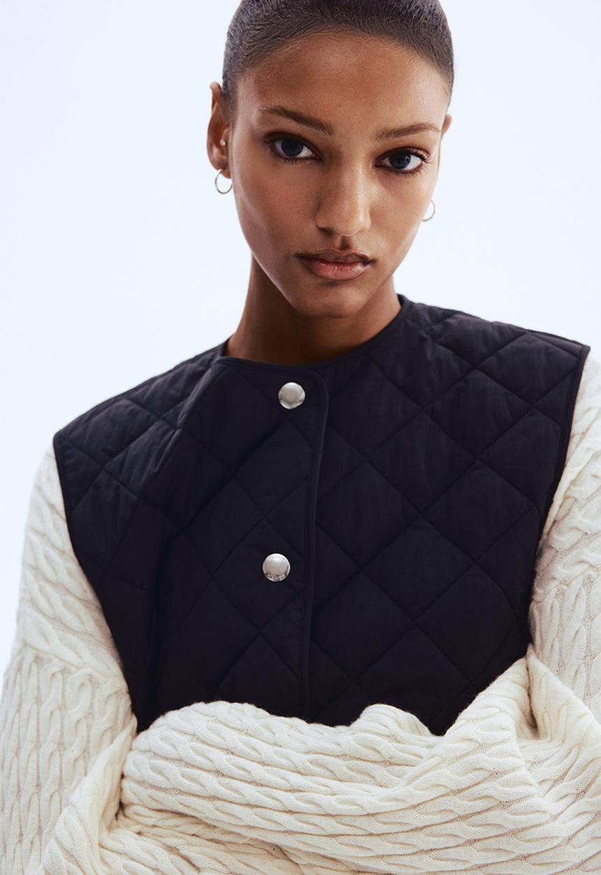 H&M - Quilted gilet - black