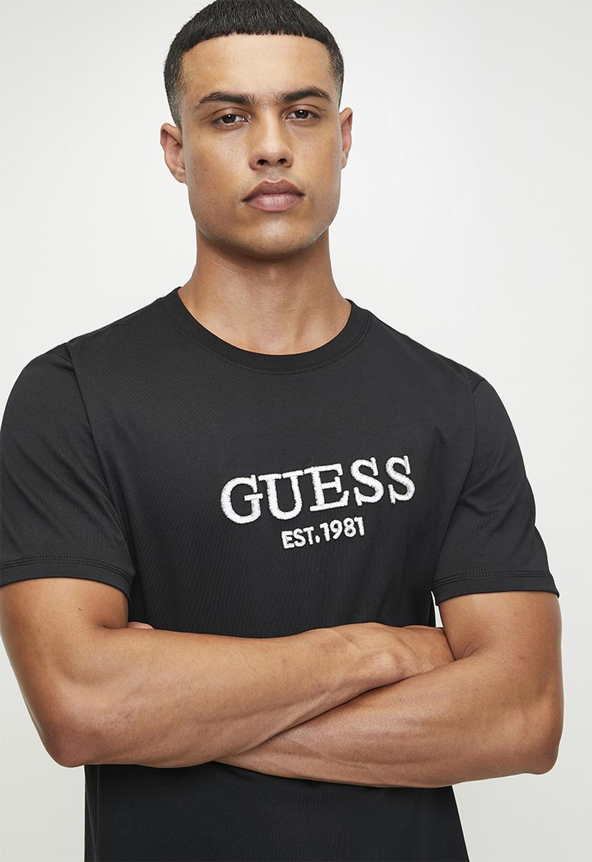 GUESS - Cn Ss Embroidery Logo Tee - Jet Black A996