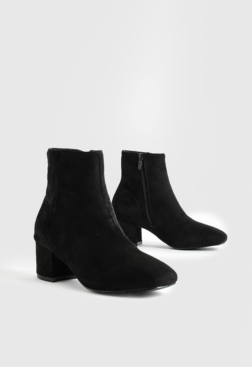 boohoo - Wide fit faux suede low block heel shoe boots - black