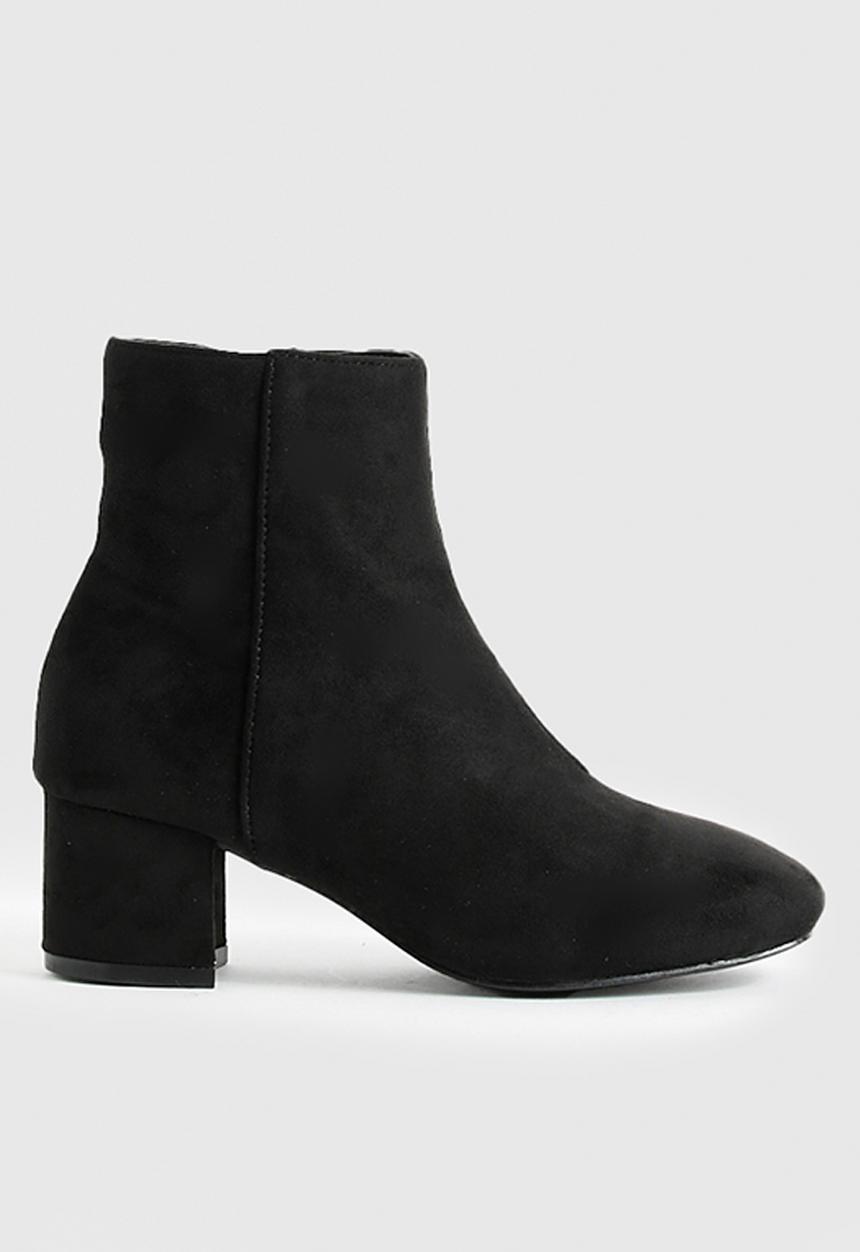 boohoo - Wide fit faux suede low block heel shoe boots - black