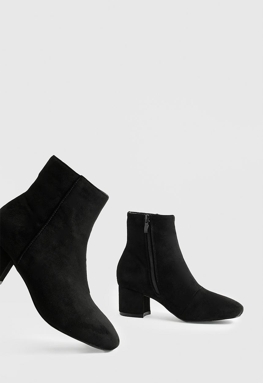 boohoo - Wide fit faux suede low block heel shoe boots - black