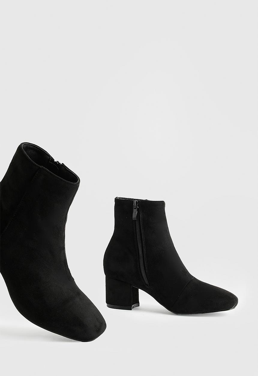boohoo - Wide fit faux suede low block heel shoe boots - black