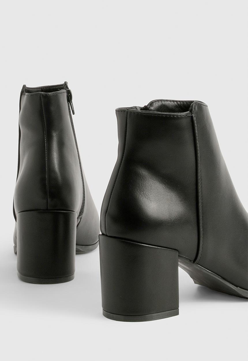 boohoo - Wide fit low block heel ankle boots - black