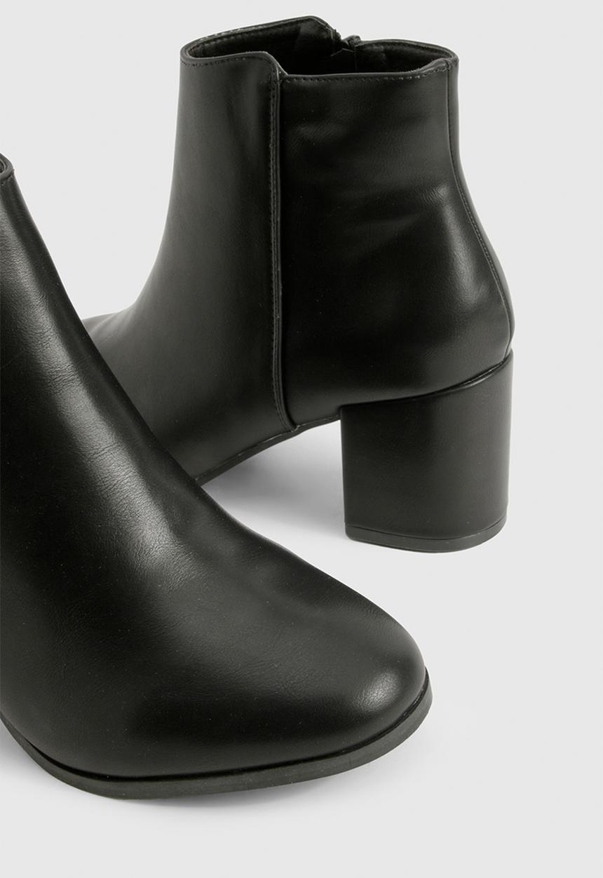 boohoo - Wide fit low block heel ankle boots - black
