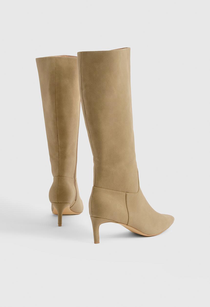 boohoo - Wide fit nubuck knee high low heeled boots - taupe