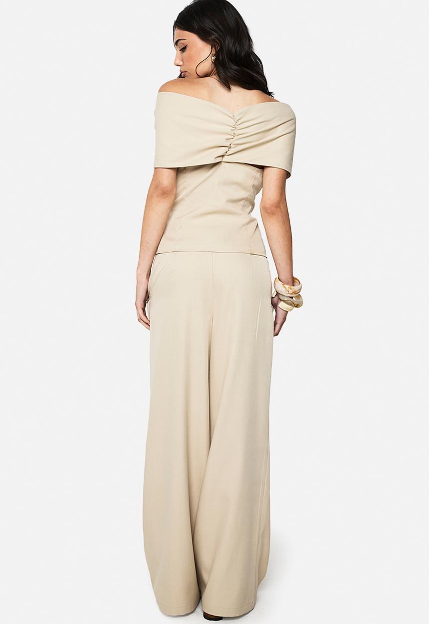 boohoo - Tailored pleated front wide leg trousers - stone